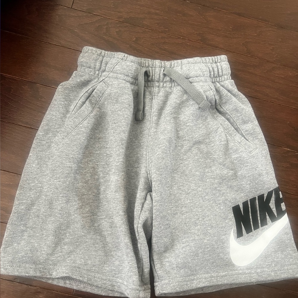 Boys Nike Size Small Sweat Shorts